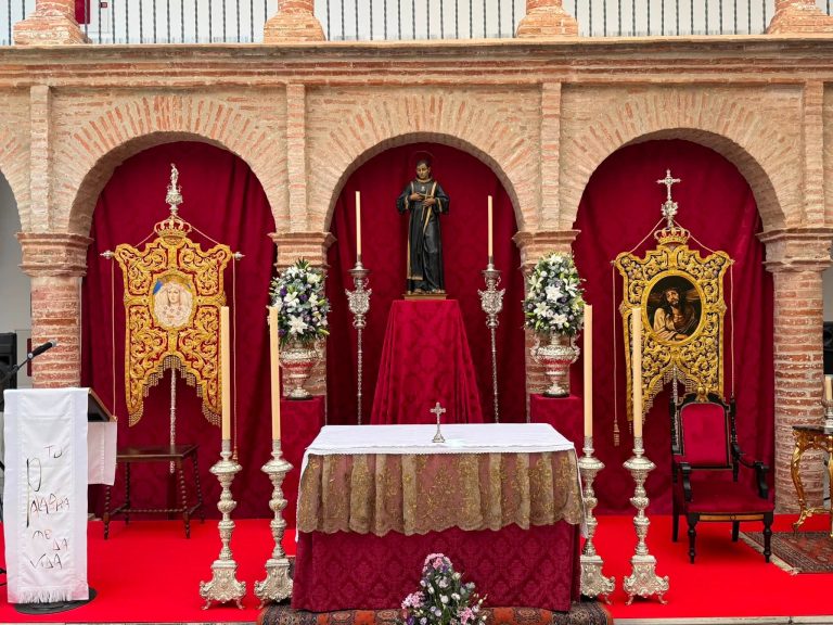 Todo preparado en la Capilla de San Juan de Dios para la Solemne Jura de Cargos de la nueva Junta de Gobierno